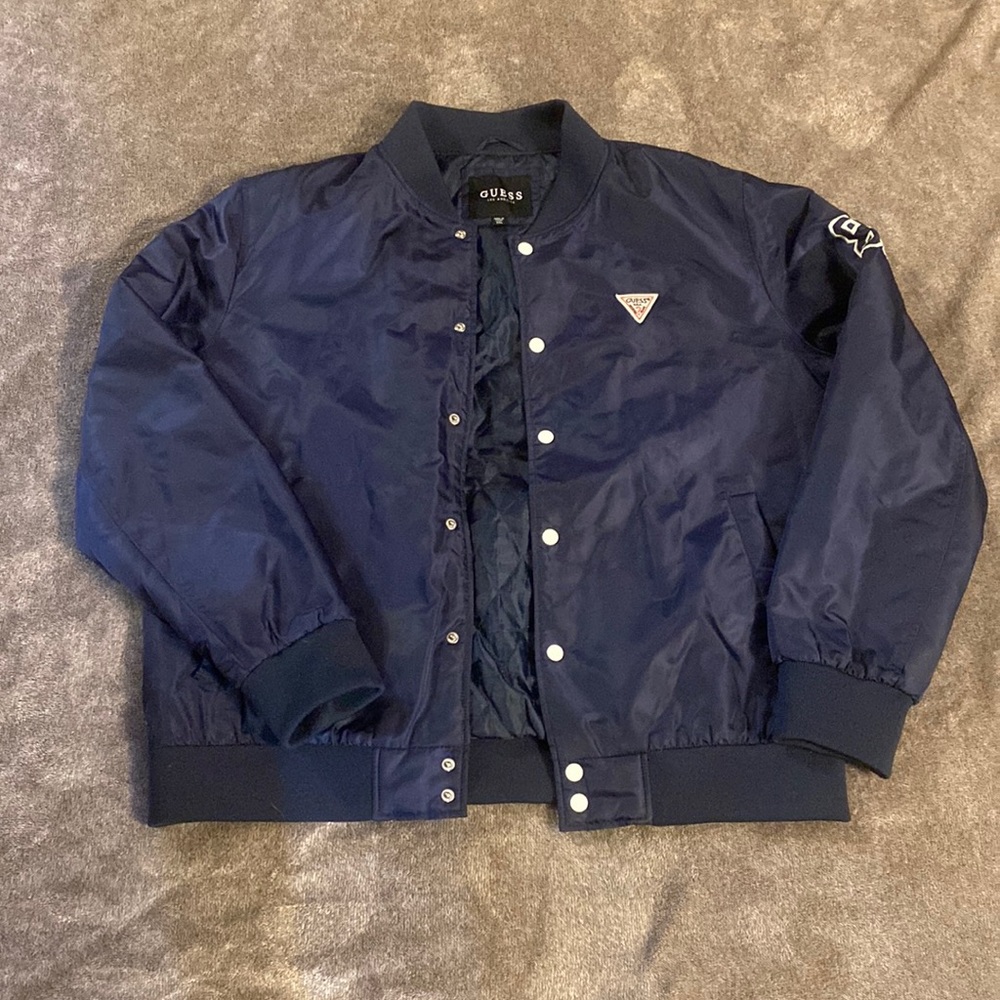 it’s in perfect condition no stains or rips super warm